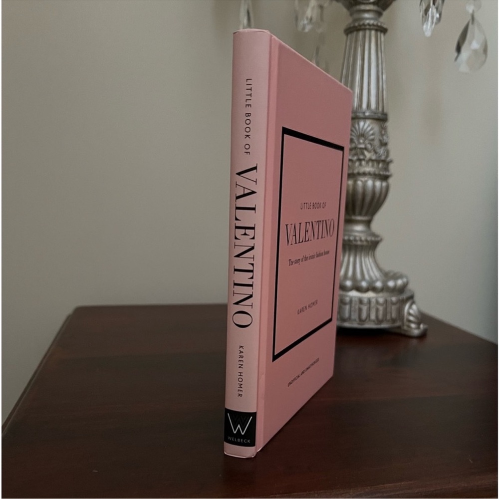 Little Book of Valentino - Picture 3 of 4